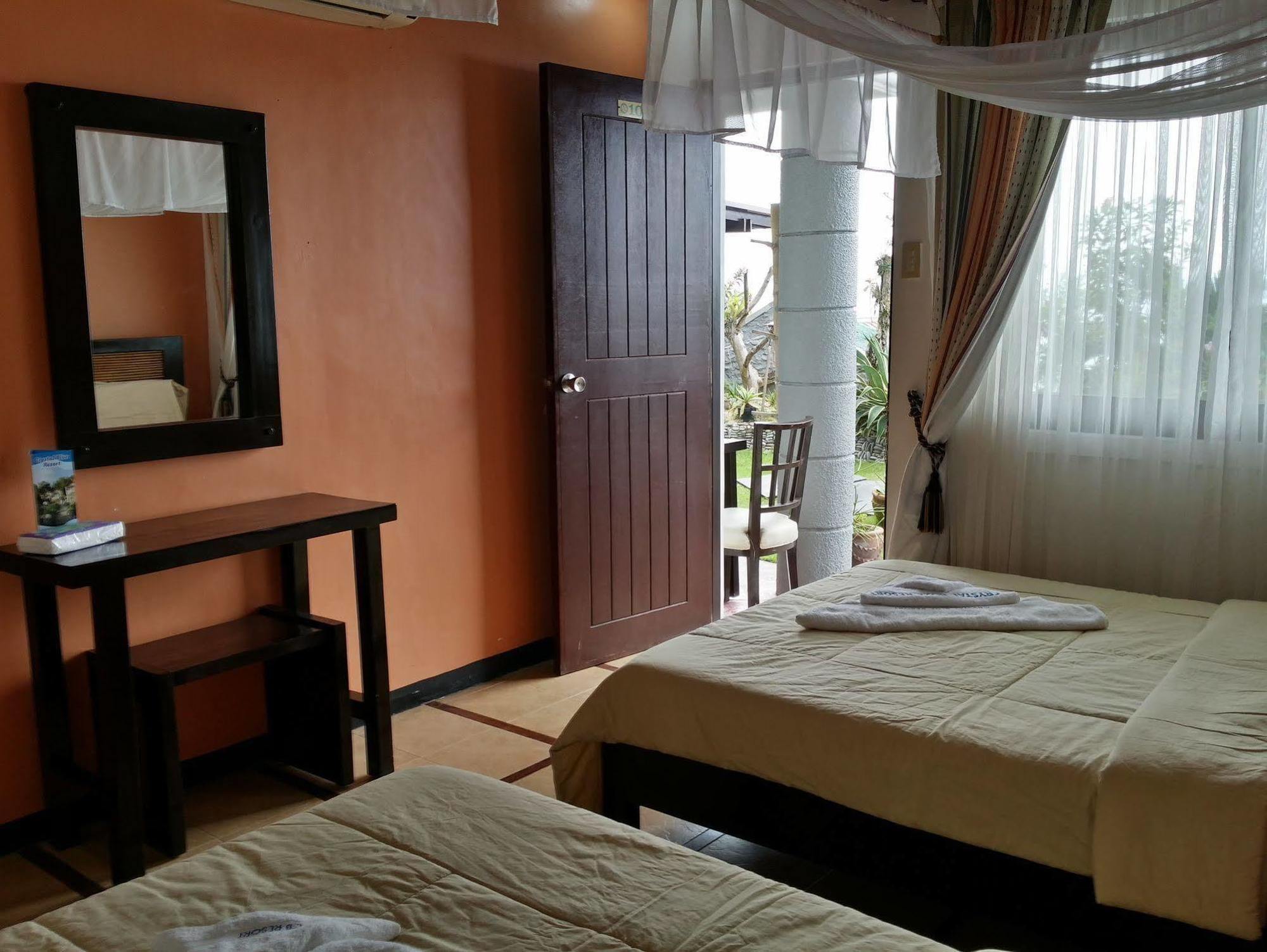 Crystal Blue Resort Batangas Exterior foto